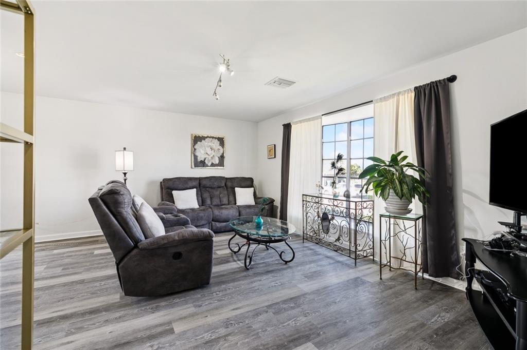 3320 GRANDWOOD Boulevard