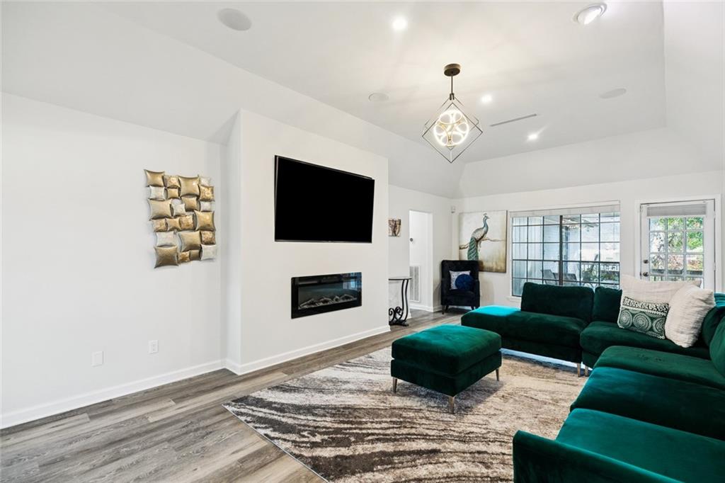 3320 GRANDWOOD Boulevard