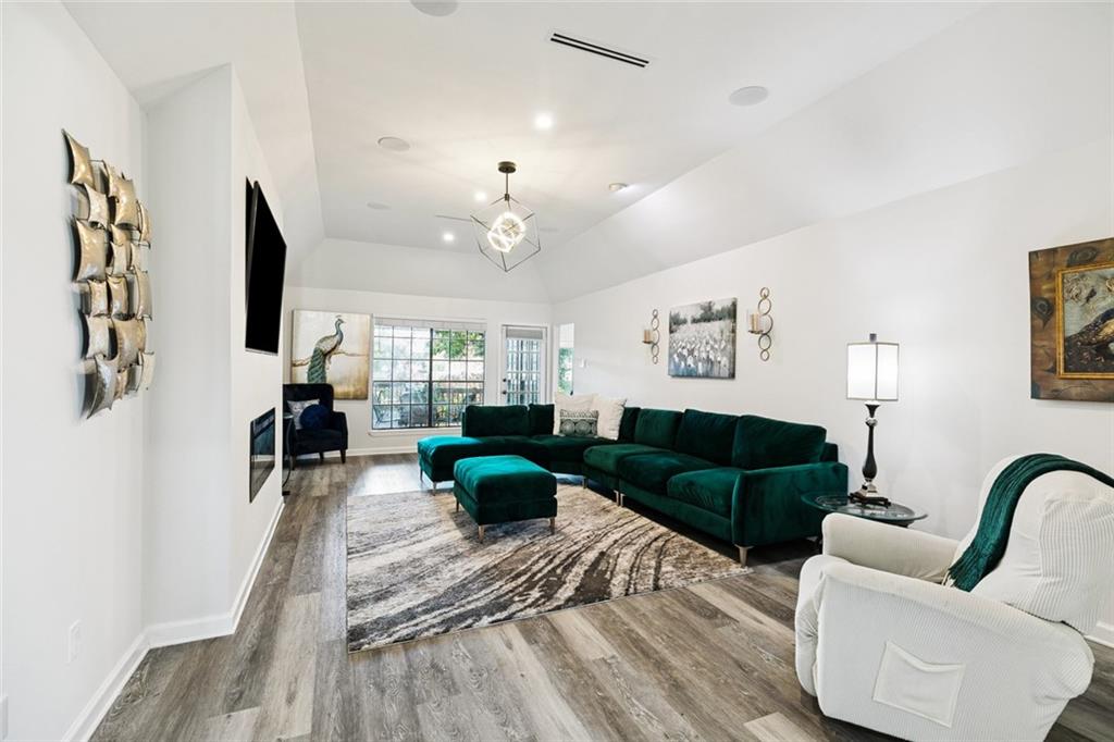 3320 GRANDWOOD Boulevard