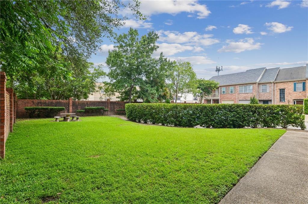 105 CHARLESTON Park