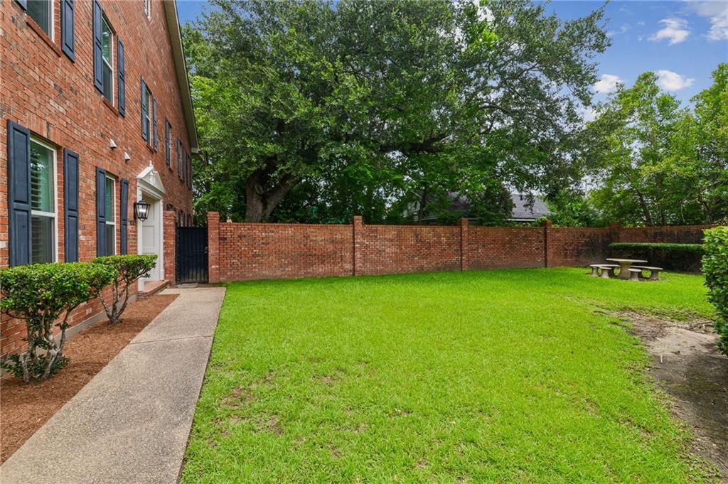 105 CHARLESTON Park