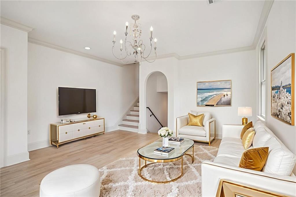 6351 LOUIS XIV Street