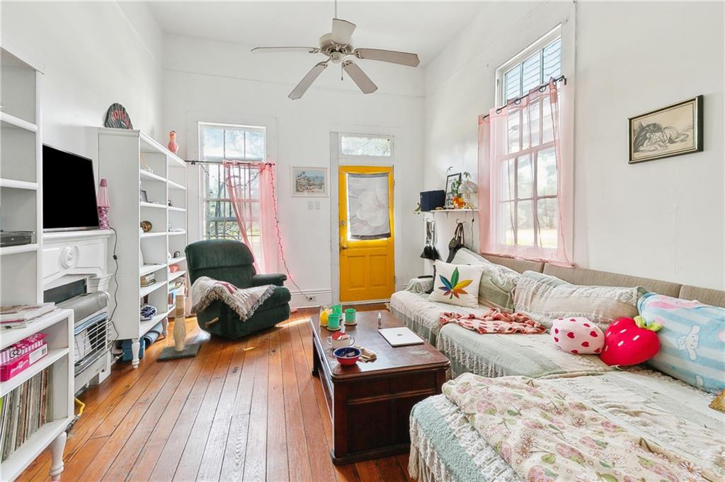 New Orleans, Louisiana 70119, United States, 4 Bedrooms Bedrooms, ,2 BathroomsBathrooms,Residential,Active,5819