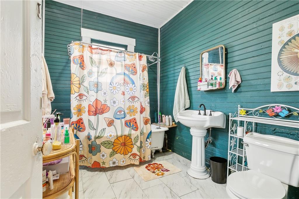 New Orleans, Louisiana 70119, United States, 4 Bedrooms Bedrooms, ,2 BathroomsBathrooms,Residential,Active,5819