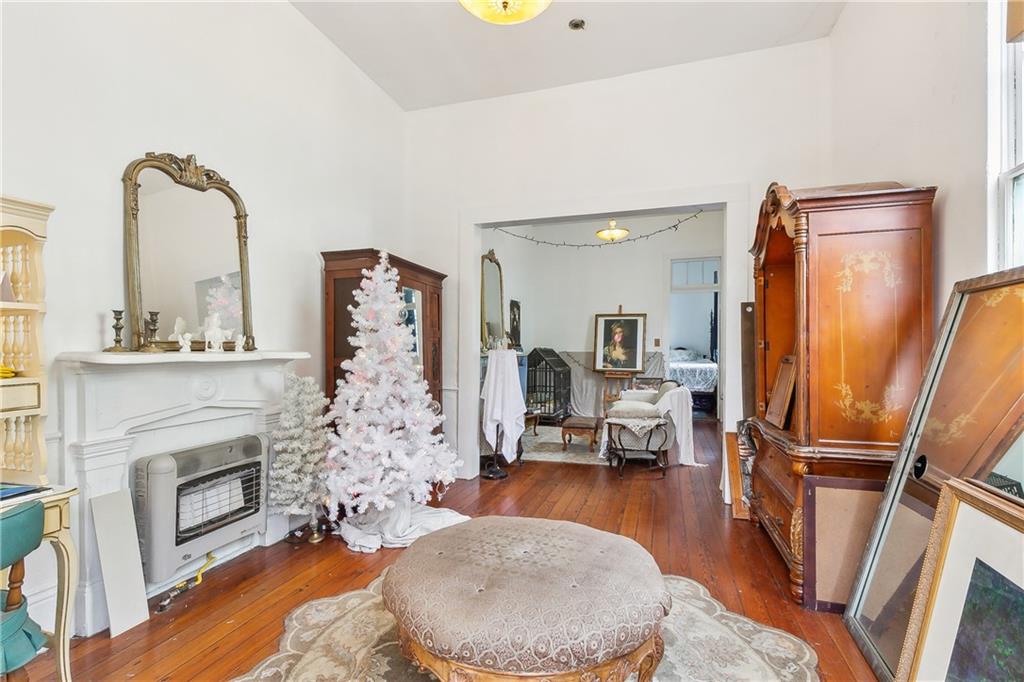 New Orleans, Louisiana 70119, United States, 4 Bedrooms Bedrooms, ,2 BathroomsBathrooms,Residential,Active,5819