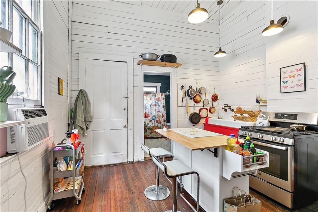 New Orleans, Louisiana 70119, United States, 4 Bedrooms Bedrooms, ,2 BathroomsBathrooms,Residential,Active,5819