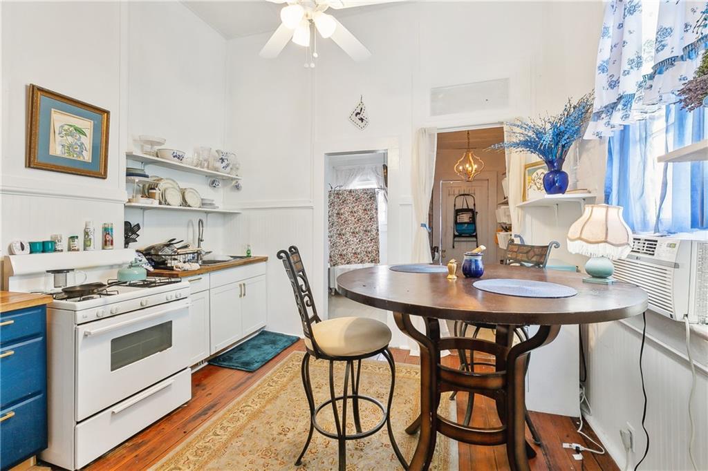 New Orleans, Louisiana 70119, United States, 4 Bedrooms Bedrooms, ,2 BathroomsBathrooms,Residential,Active,5819