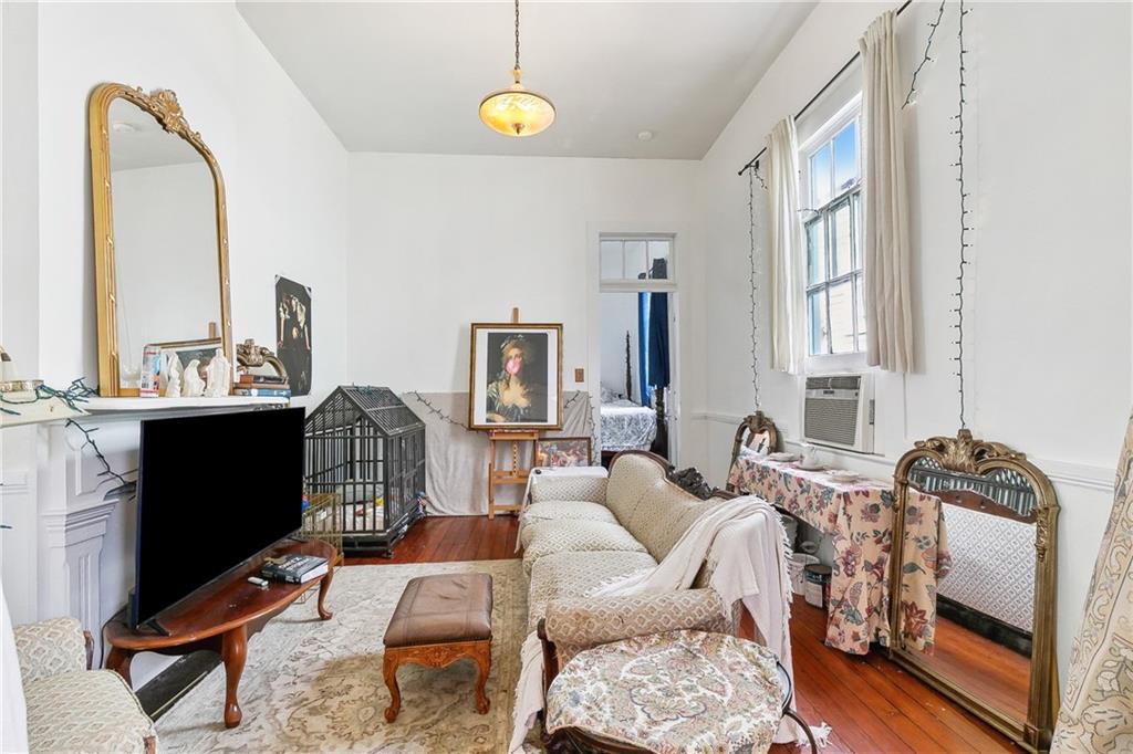 New Orleans, Louisiana 70119, United States, 4 Bedrooms Bedrooms, ,2 BathroomsBathrooms,Residential,Active,5819