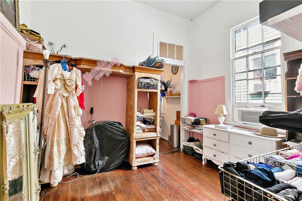 New Orleans, Louisiana 70119, United States, 4 Bedrooms Bedrooms, ,2 BathroomsBathrooms,Residential,Active,5819