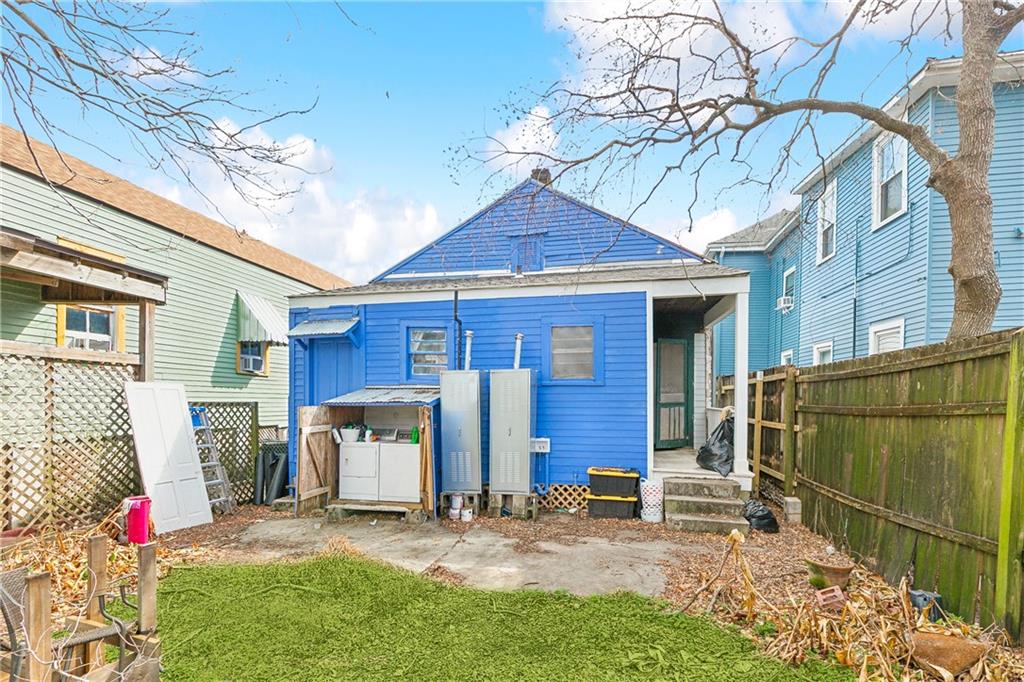 New Orleans, Louisiana 70119, United States, 4 Bedrooms Bedrooms, ,2 BathroomsBathrooms,Residential,Active,5819