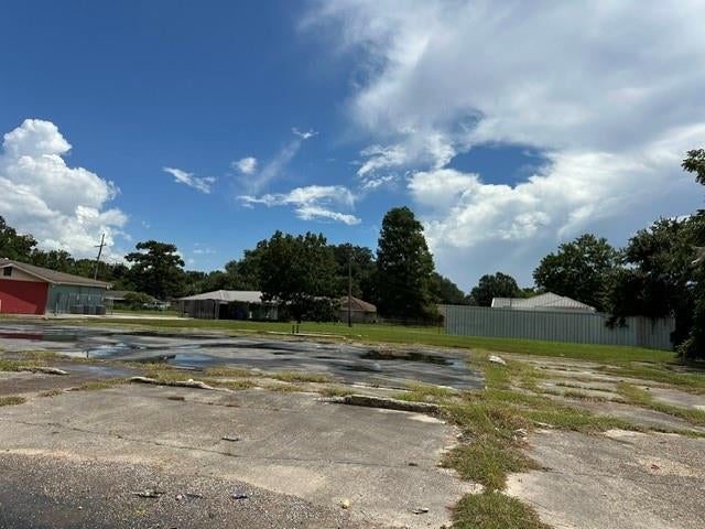 7811 E ST BERNARD Highway