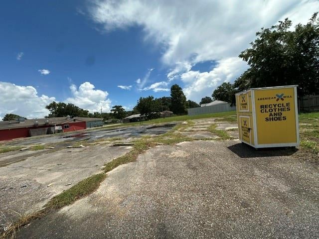 7811 E ST BERNARD Highway