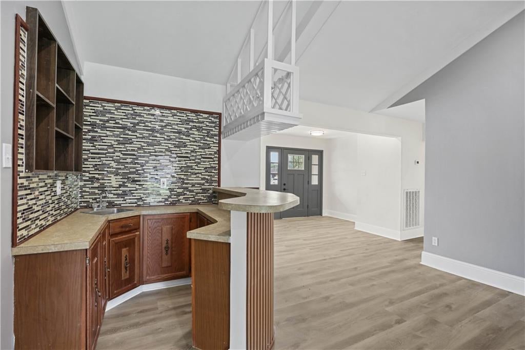 228 LAKE VILLAGE Boulevard