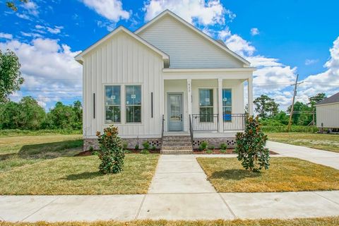 633 COUGAR Drive Arabi LA 70032