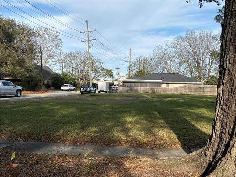 WILLOW Drive Gretna LA 70053