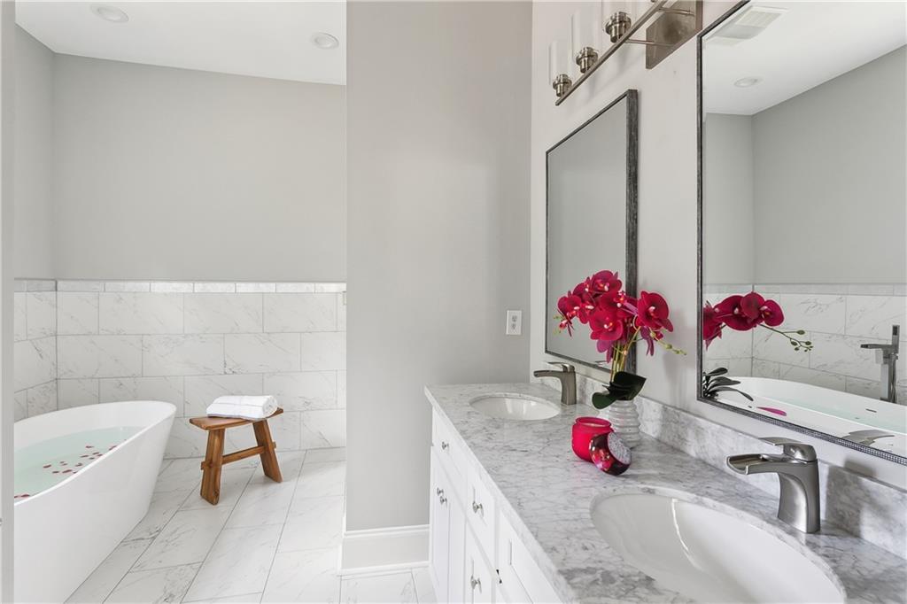 New Orleans, Louisiana 70116, United States, 5 Bedrooms Bedrooms, ,3 BathroomsBathrooms,Residential,Active,139345