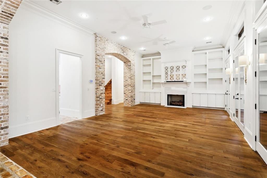 Mandeville, Louisiana 70471, United States, 5 Bedrooms Bedrooms, ,6 BathroomsBathrooms,Residential,Active,85756