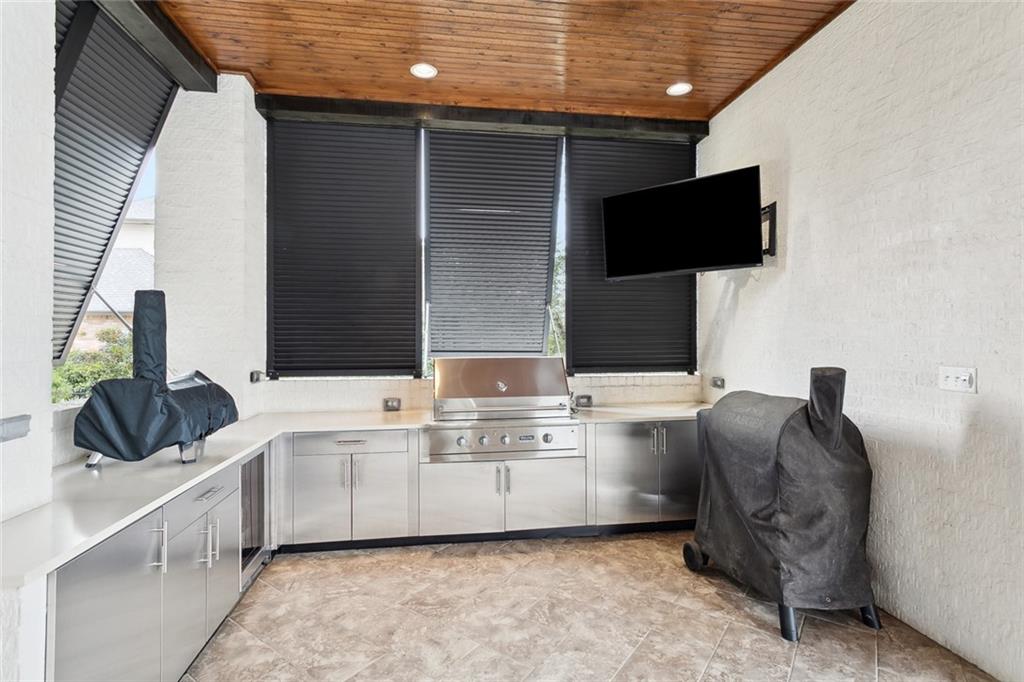 Mandeville, Louisiana 70471, United States, 5 Bedrooms Bedrooms, ,6 BathroomsBathrooms,Residential,Active,85756