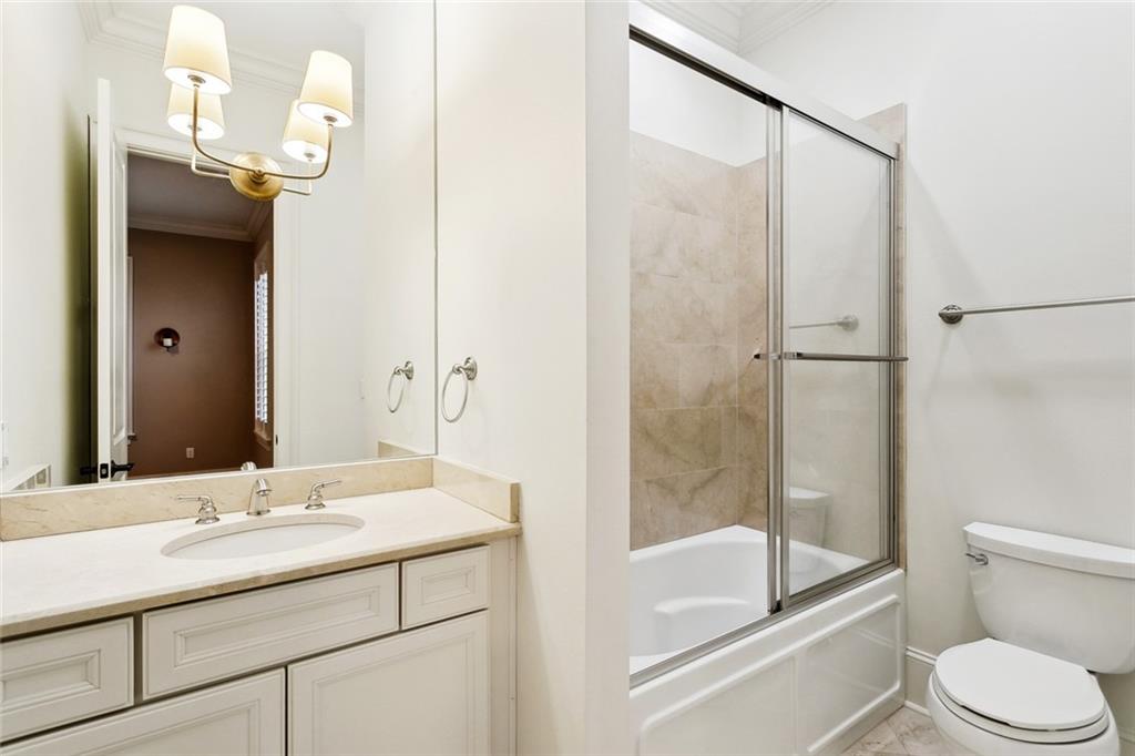 Mandeville, Louisiana 70471, United States, 5 Bedrooms Bedrooms, ,6 BathroomsBathrooms,Residential,Active,85756