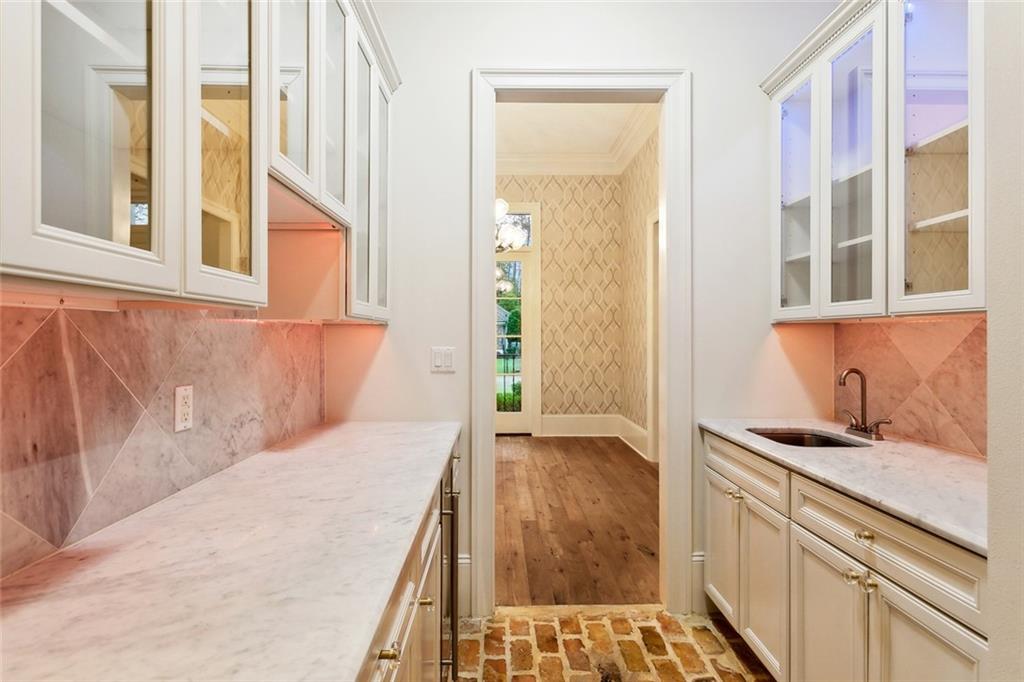 Mandeville, Louisiana 70471, United States, 5 Bedrooms Bedrooms, ,6 BathroomsBathrooms,Residential,Active,85756