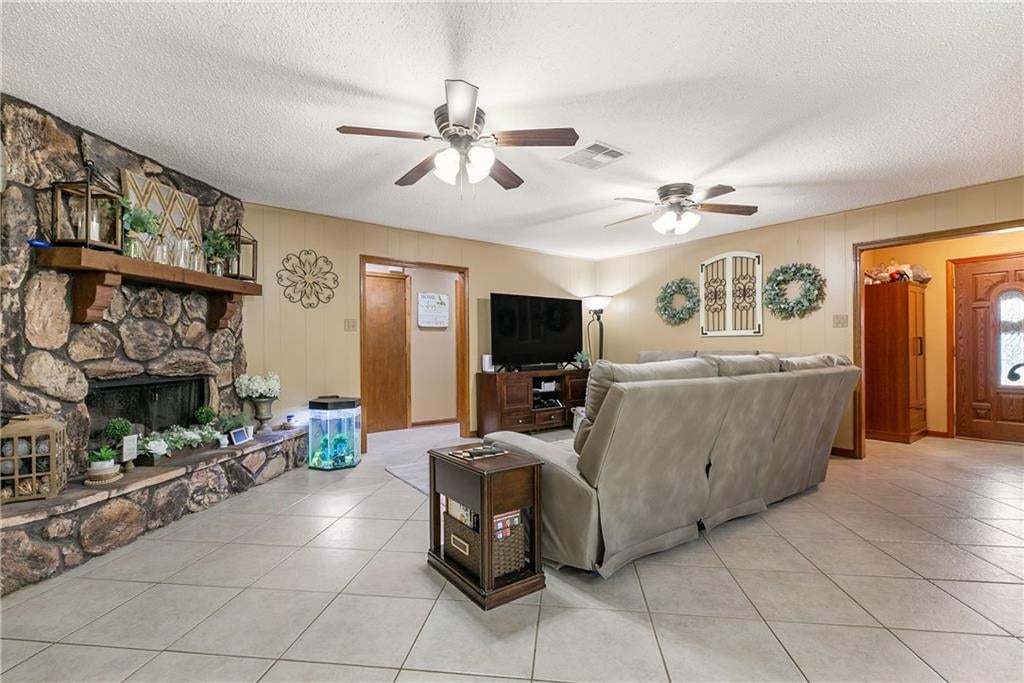 3217 JENNIFER Court