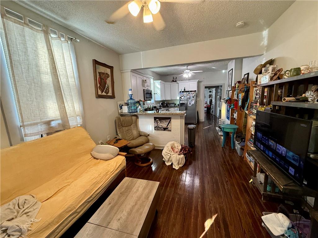 4431 33 GENERAL PERSHING Street