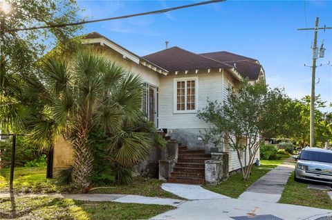 Photo of 2201 DANTE Street, New Orleans, LA 70118 (MLS # 2553325)