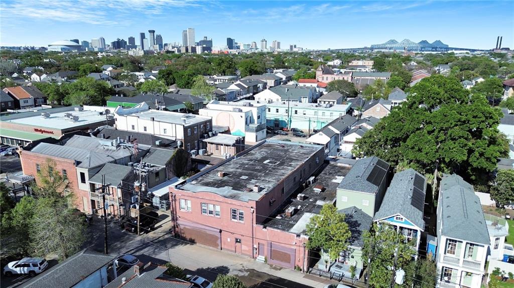 1021 PLEASANT Street