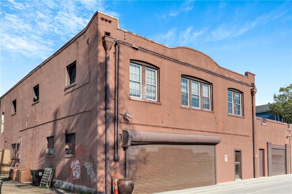 1021 PLEASANT Street