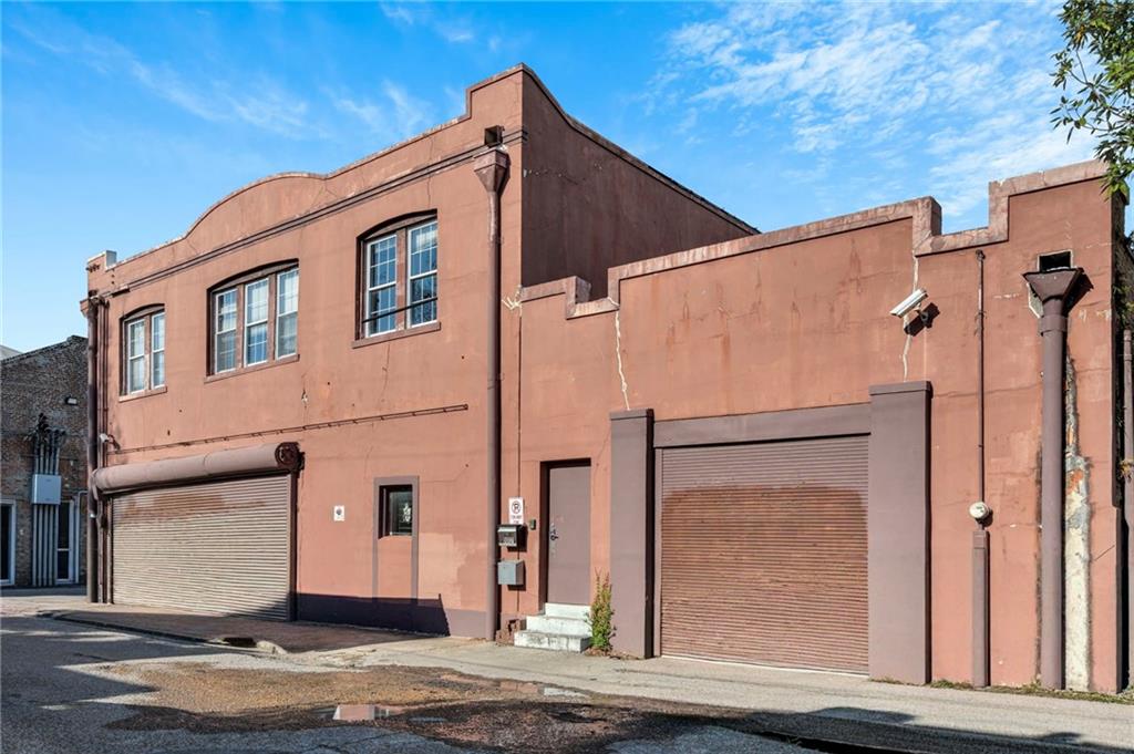 1021 PLEASANT Street