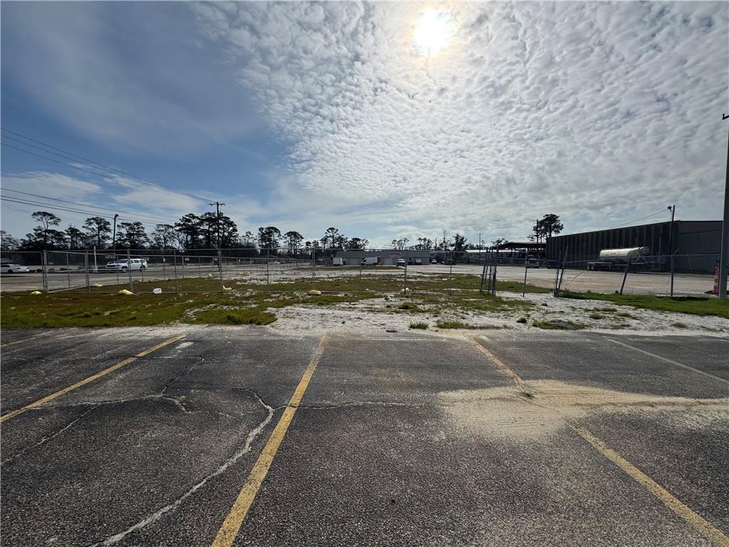 3300 PONTCHARTRAIN Drive