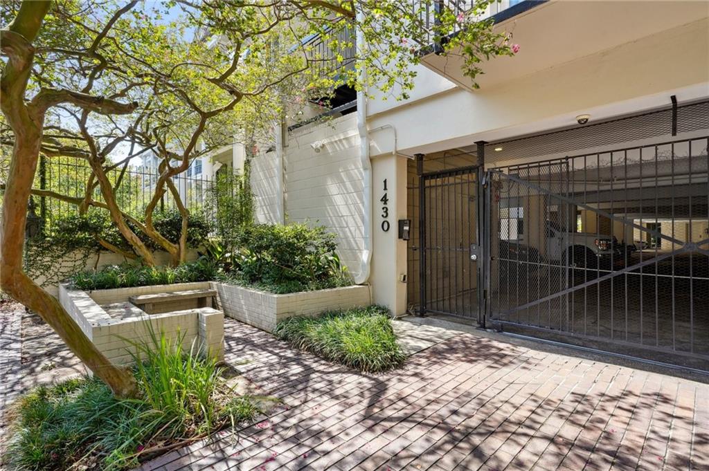 1430 JACKSON Avenue 205