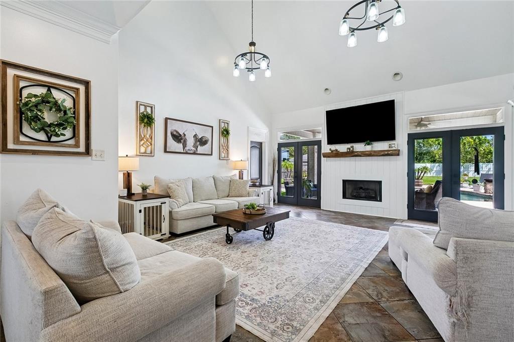 270 RIVERBEND Drive