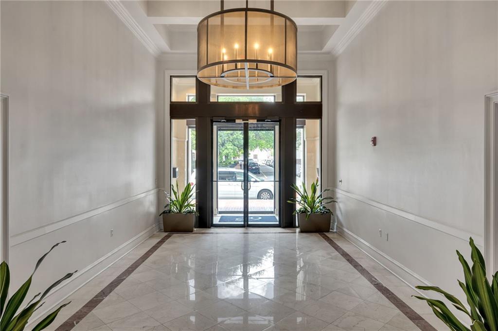 625 ST. CHARLES Avenue 8E