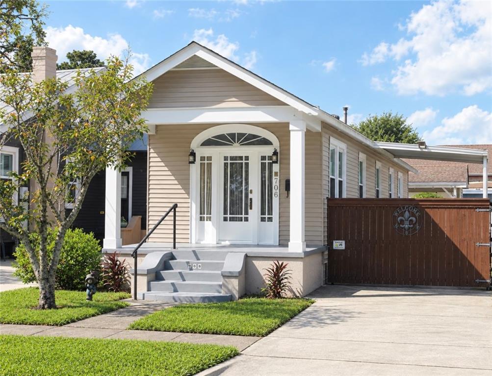 706 AMELIA Street