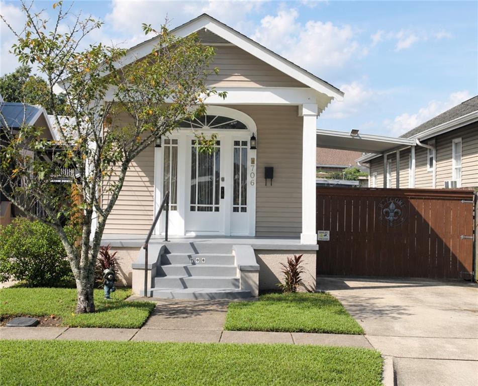 706 AMELIA Street