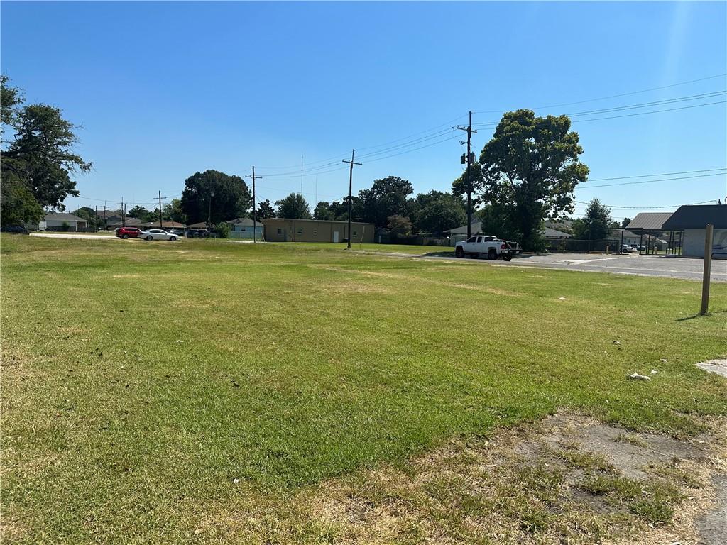 1001-1007 W SAINT BERNARD Highway