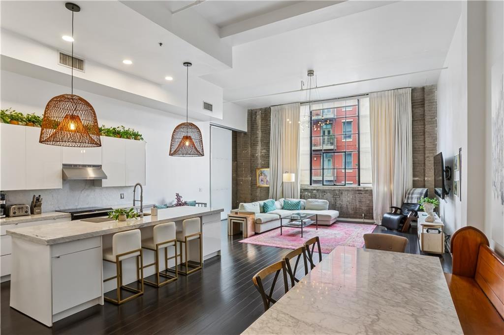610 JOHN CHURCHILL CHASE Street 6