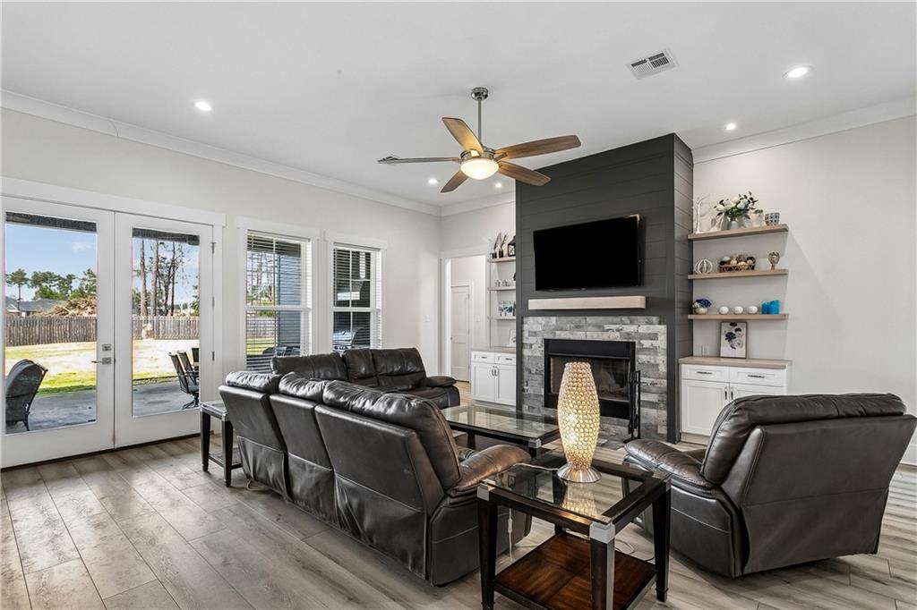 612 BLUE HERON Lane