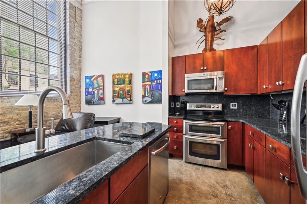 920 POEYFARRE UNIT 109 Street