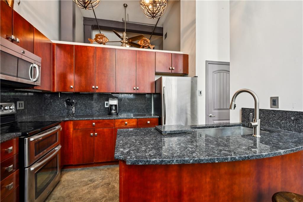 920 POEYFARRE UNIT 109 Street