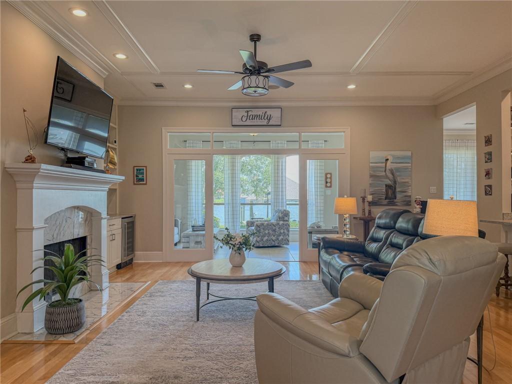 2044 S LAKESHORE Boulevard