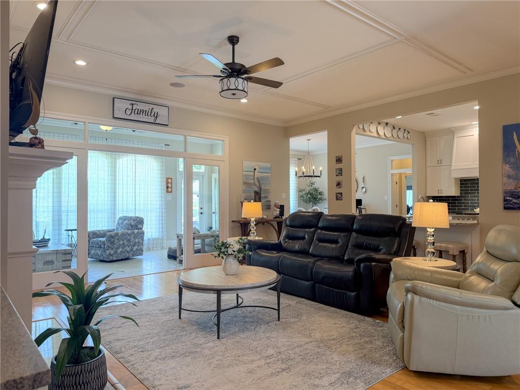 2044 S LAKESHORE Boulevard