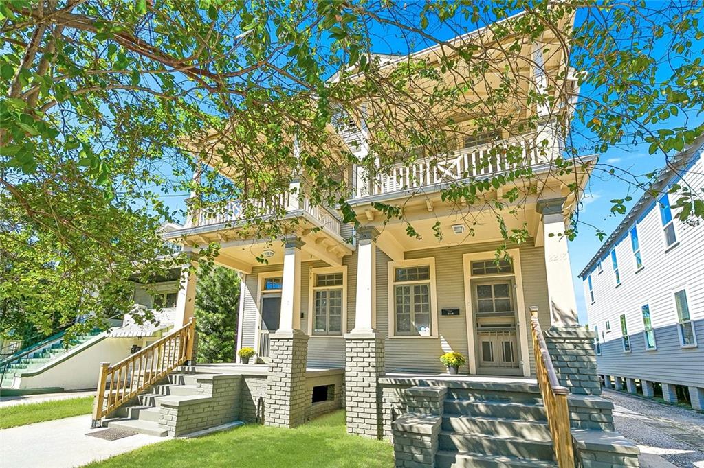 2216 BROADWAY Street