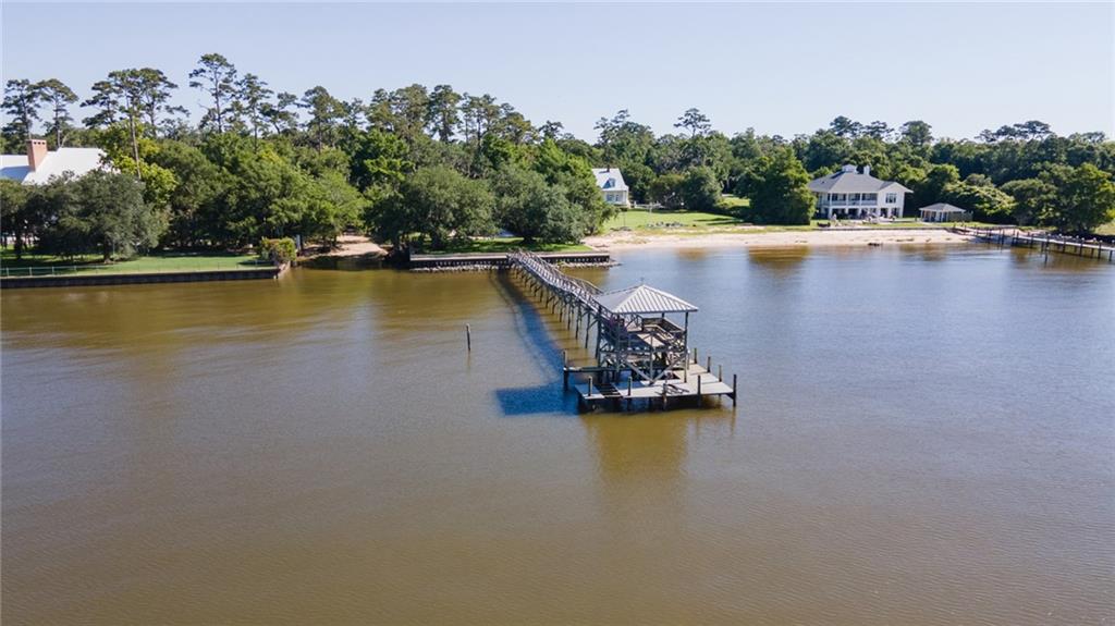 228 ESQUINANCE Drive