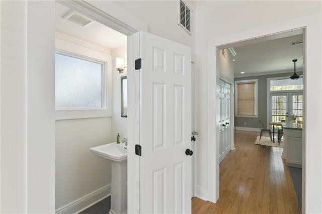 1207 N ROBERTSON Street