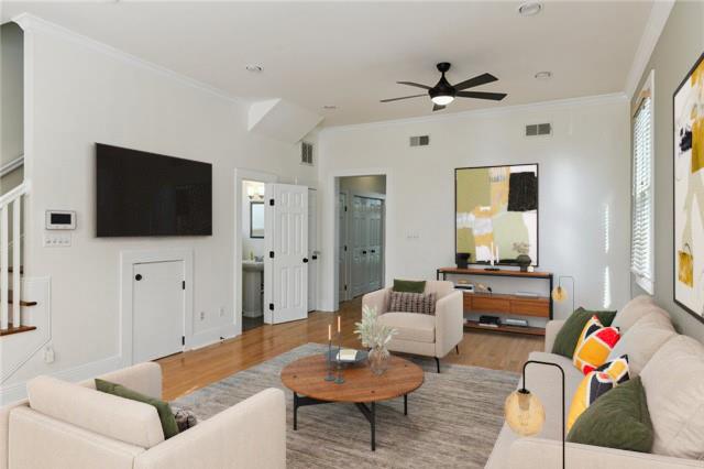 1207 N ROBERTSON Street