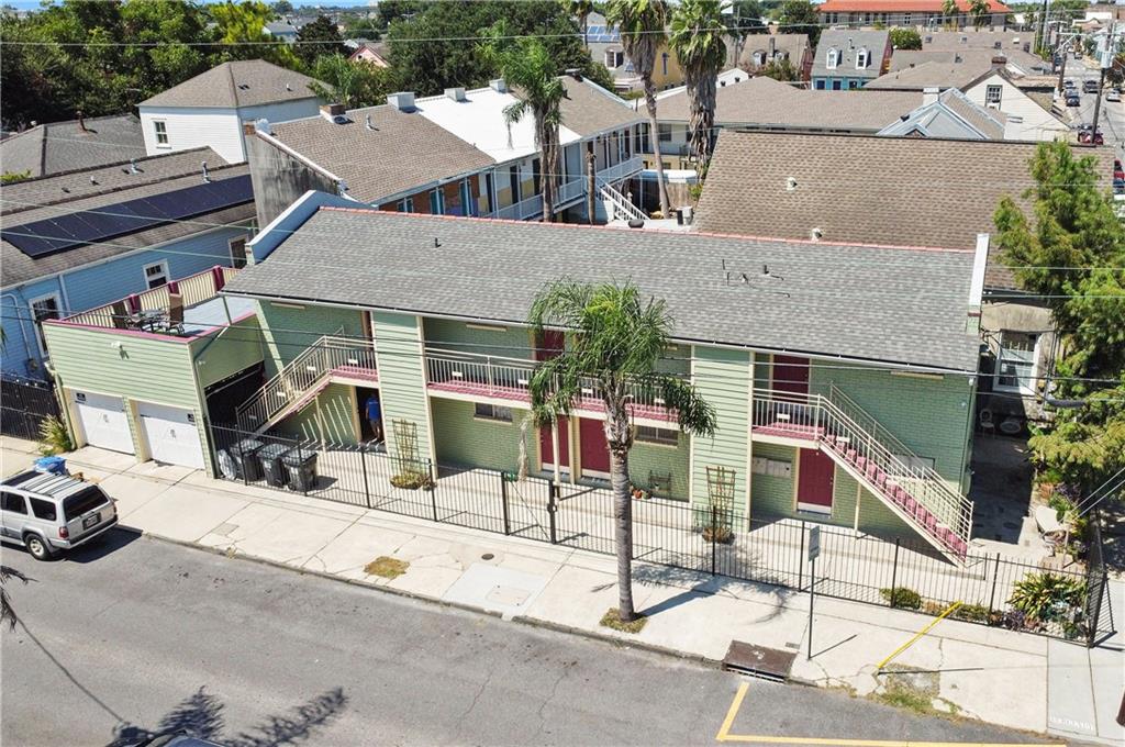 1835 BURGUNDY Street