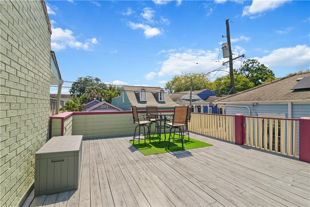 1835 BURGUNDY Street