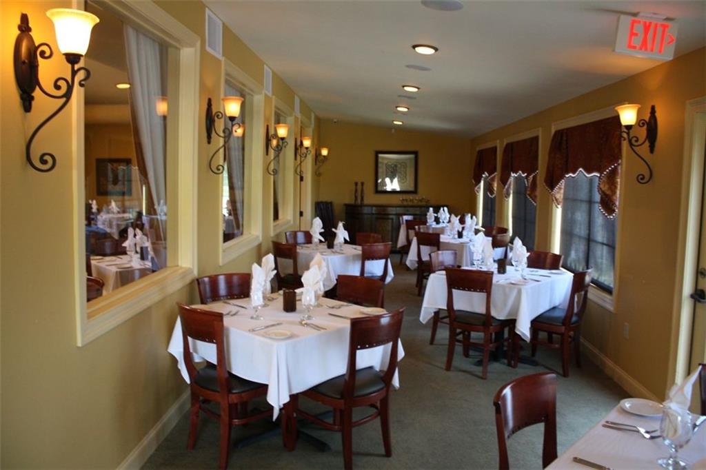 300 OAK HARBOR Boulevard
